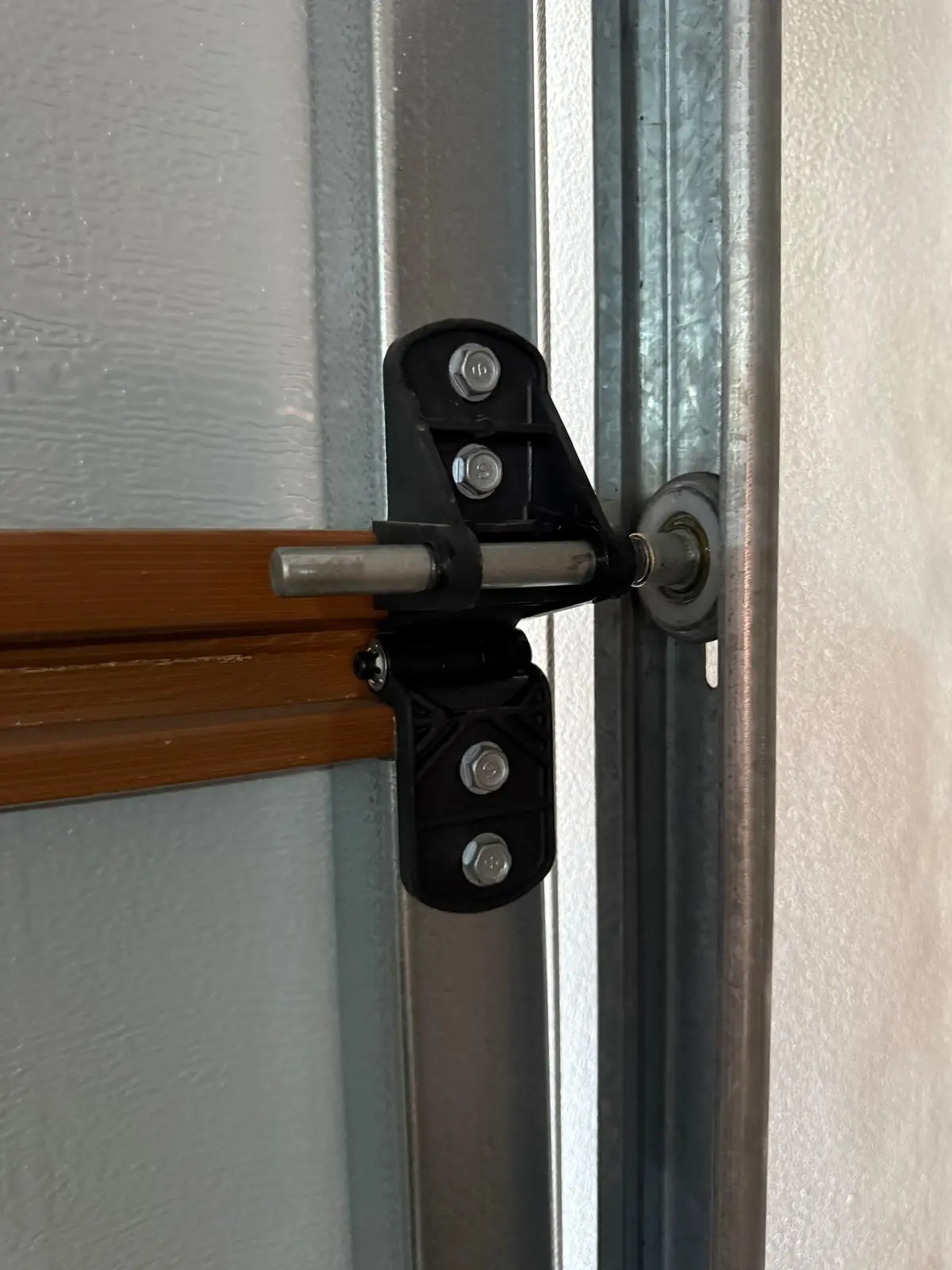 Sectional Garage Door Repairs Northern Beaches | Hinges, Rollers & Cables